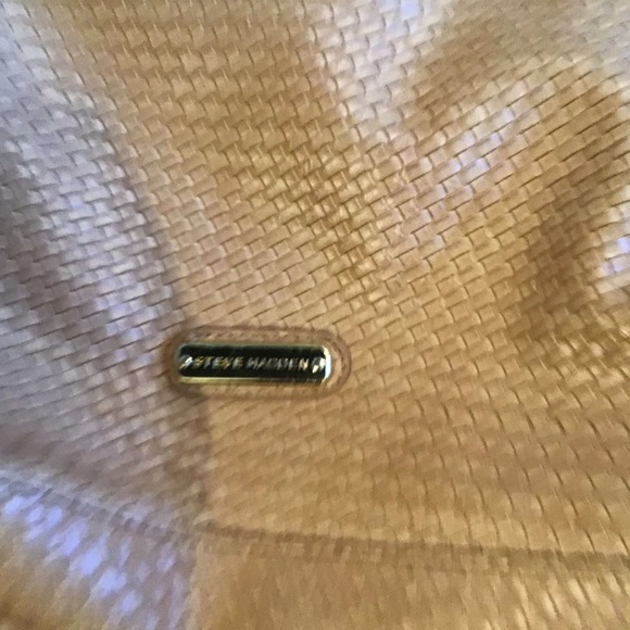 Steve Madden large shoulder bag in creamy gold color with gold accents. - Picture 4 of 6